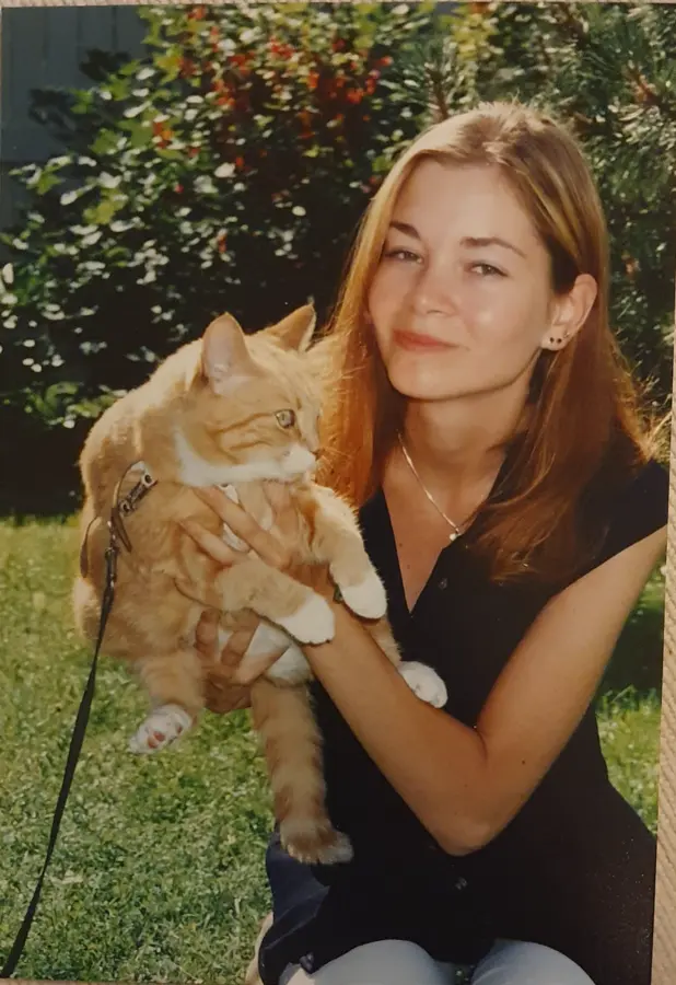 Laura ja Rosa puutarhassa